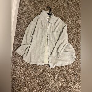 thsi is a size medium breezy gray button up from aerie.